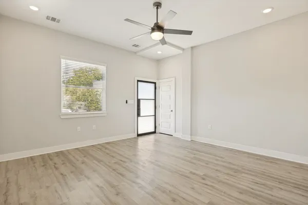 1042 ROSEMONT ST 1