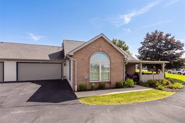 105 CARRIAGE DR