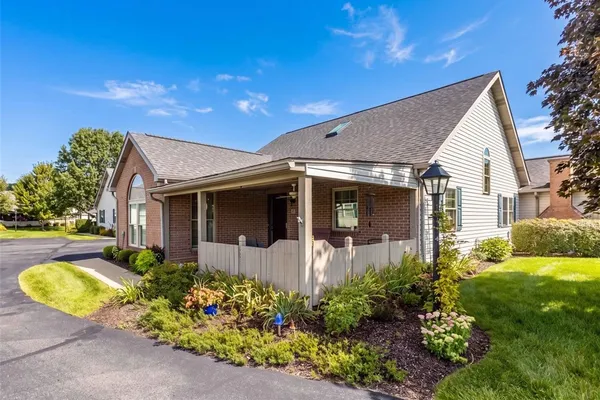 105 CARRIAGE DR