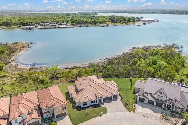 9065 LAKESIDE DR