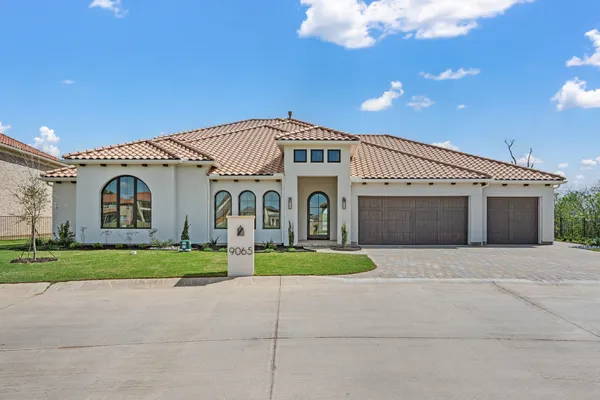 9065 LAKESIDE DR