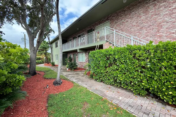 1353 HOLLY HEIGHTS DR 5