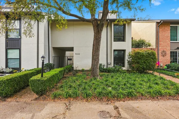 9232 CHIMNEY CORNER LN