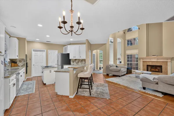 9803 HICKORY HOLLOW LN