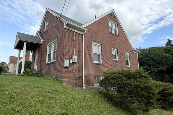 1047 W MAIN ST