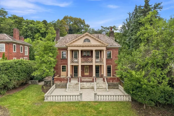 4342 CENTRE AVE
