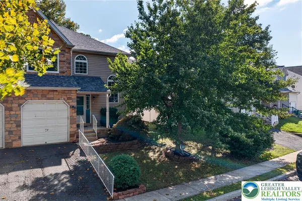 210 SHIRLEY LN