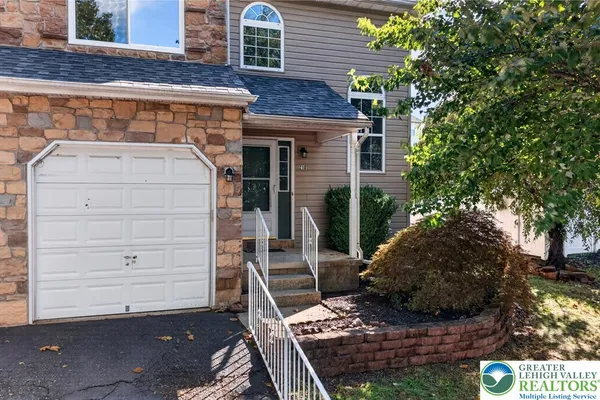 210 SHIRLEY LN