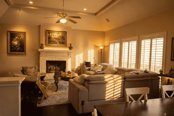 311 PECAN HOLLOW DR
