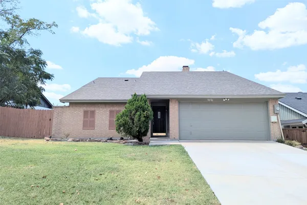2727 COLONIAL DR