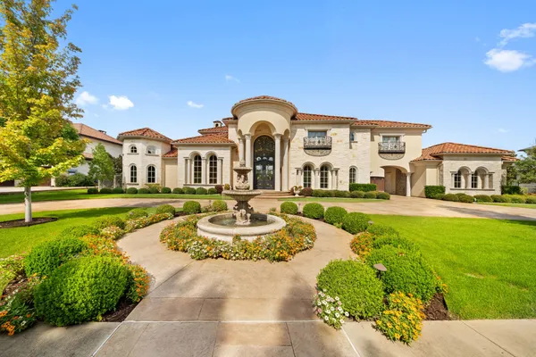 408 LAKEWAY DR
