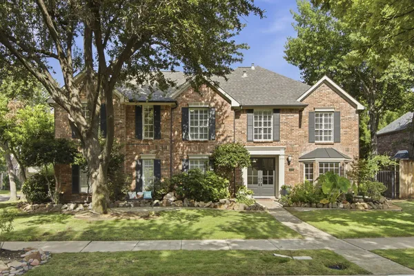 210 CHINABERRY WAY