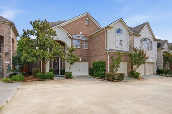 1308 WHISPERING PINES DR