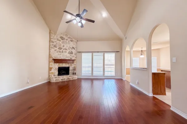 409 LONE OAK CT