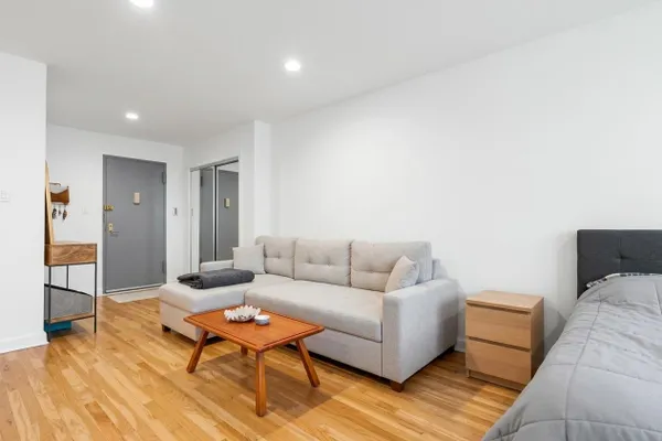 140 7TH AVE 4-S