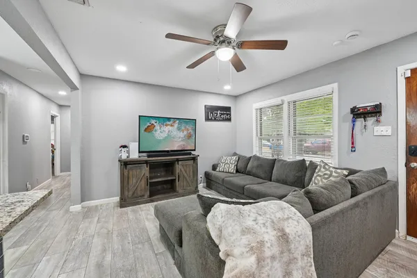3204 AURORA ST