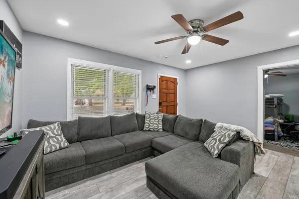 3204 AURORA ST