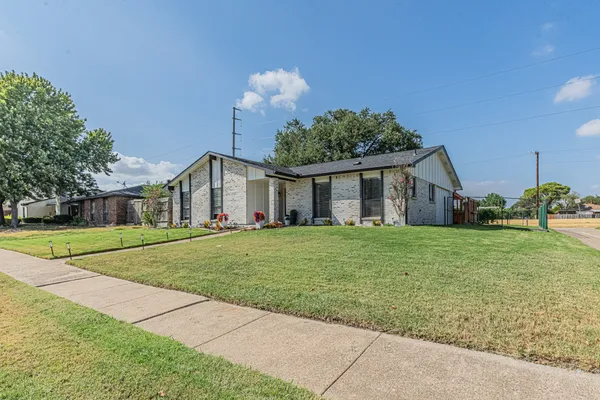 2901 GAYLE DR