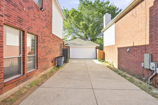 302 REPUBLIC LN