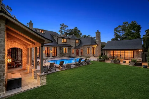 852 COUNTRY LN