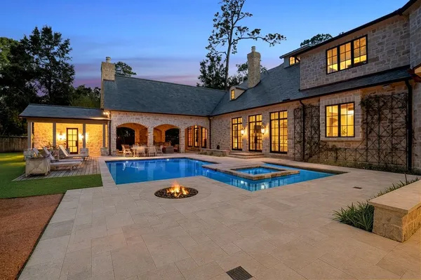 852 COUNTRY LN