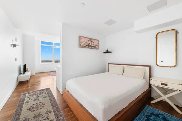 21 INDIA ST 32F