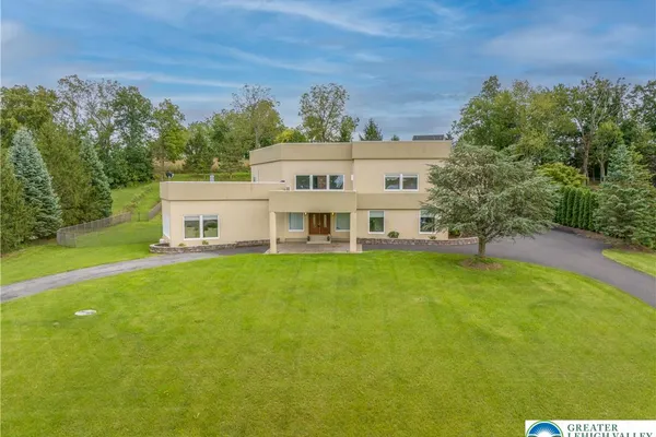 2224 MEADOW BROOK DR