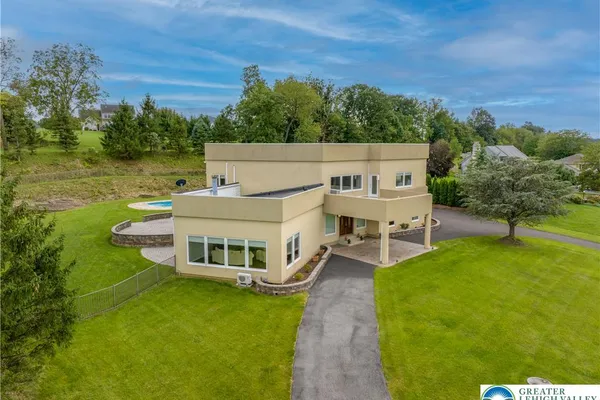 2224 MEADOW BROOK DR
