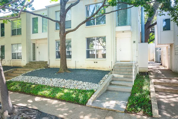 4122 TRAVIS ST 10