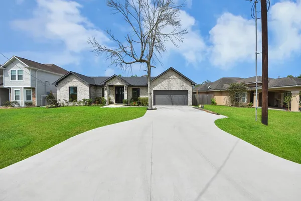 5806 HONEY GROVE AVE