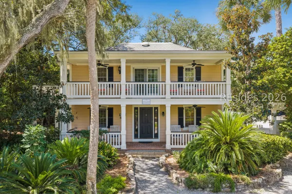 6 CASSINA LN