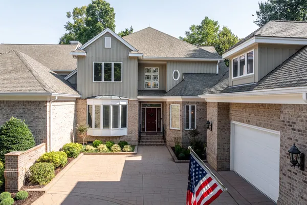 300 RIVERS EDGE