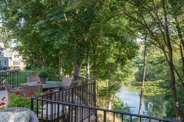 300 RIVERS EDGE