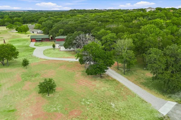 4025 LAKE OAKS CIR