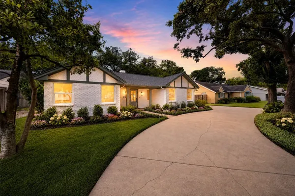 2126 CHIMNEY ROCK RD