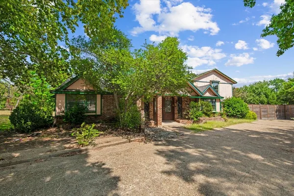 135 E PLEASANT RUN RD