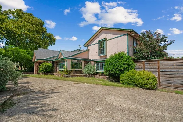 135 E PLEASANT RUN RD