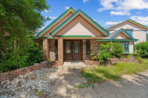 135 E PLEASANT RUN RD