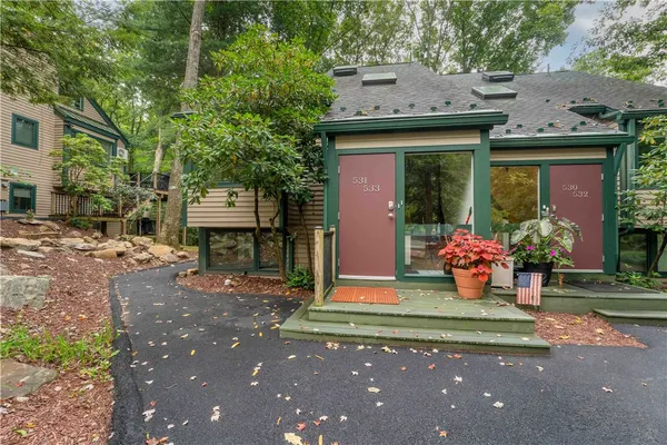 531-533 LAUREL POND