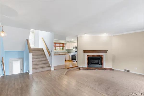 353 LAKEFRONT BLVD