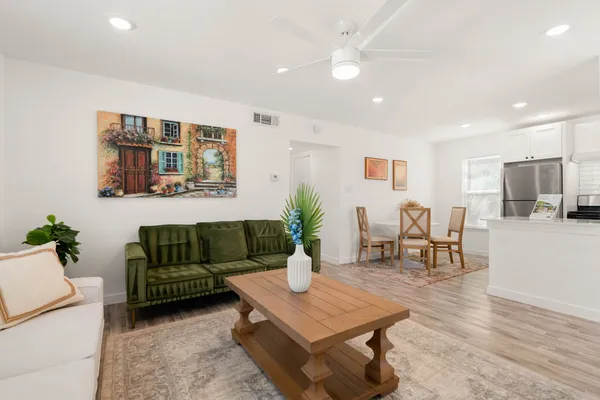 1200 E 52ND ST 209