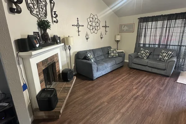 118 LONDON LN