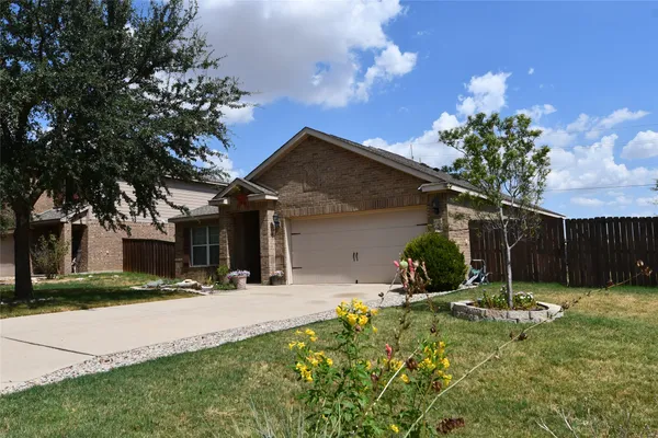 215 DODGE CITY TRL