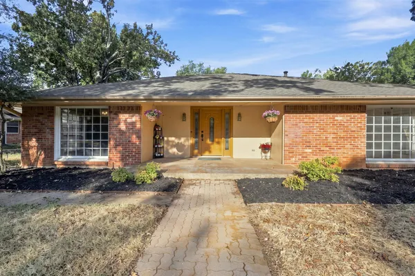 3904 SHADY VALLEY DR