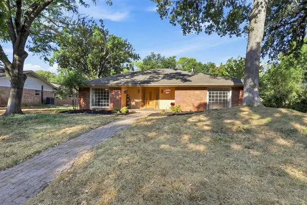 3904 SHADY VALLEY DR