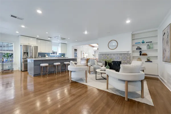 2908 PERRY LN