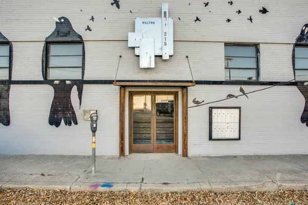 215 N WALTON ST 1