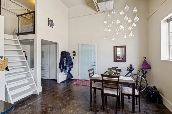215 N WALTON ST 1