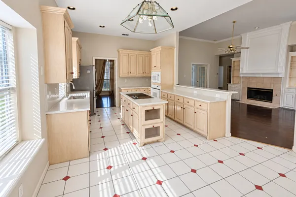 3900 NEWHALL DR