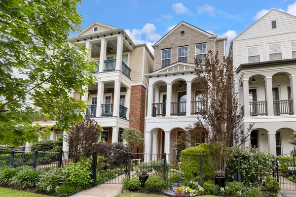 262 BREEZY WAY